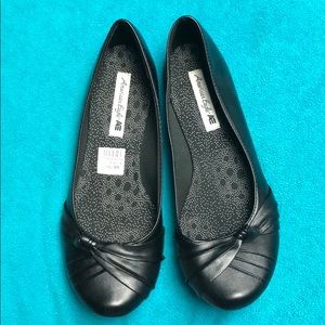 Size 8.5 W Black Flats